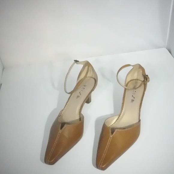 Unisa Tan Pointy Toe  Sling  2 1/2 inch Heel 8B - Picture 1 of 5